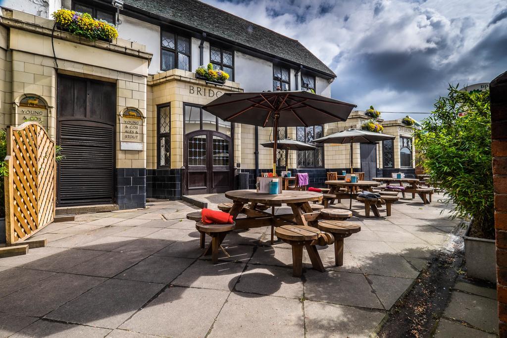Bridge Hotel Greenford  Exterior photo